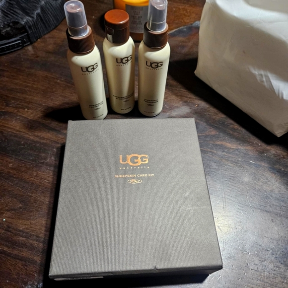 UGG sheepskin care kit - Picture 1 of 3